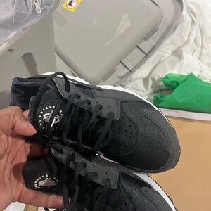 Black Nike Sneakers Hurrache sneakers